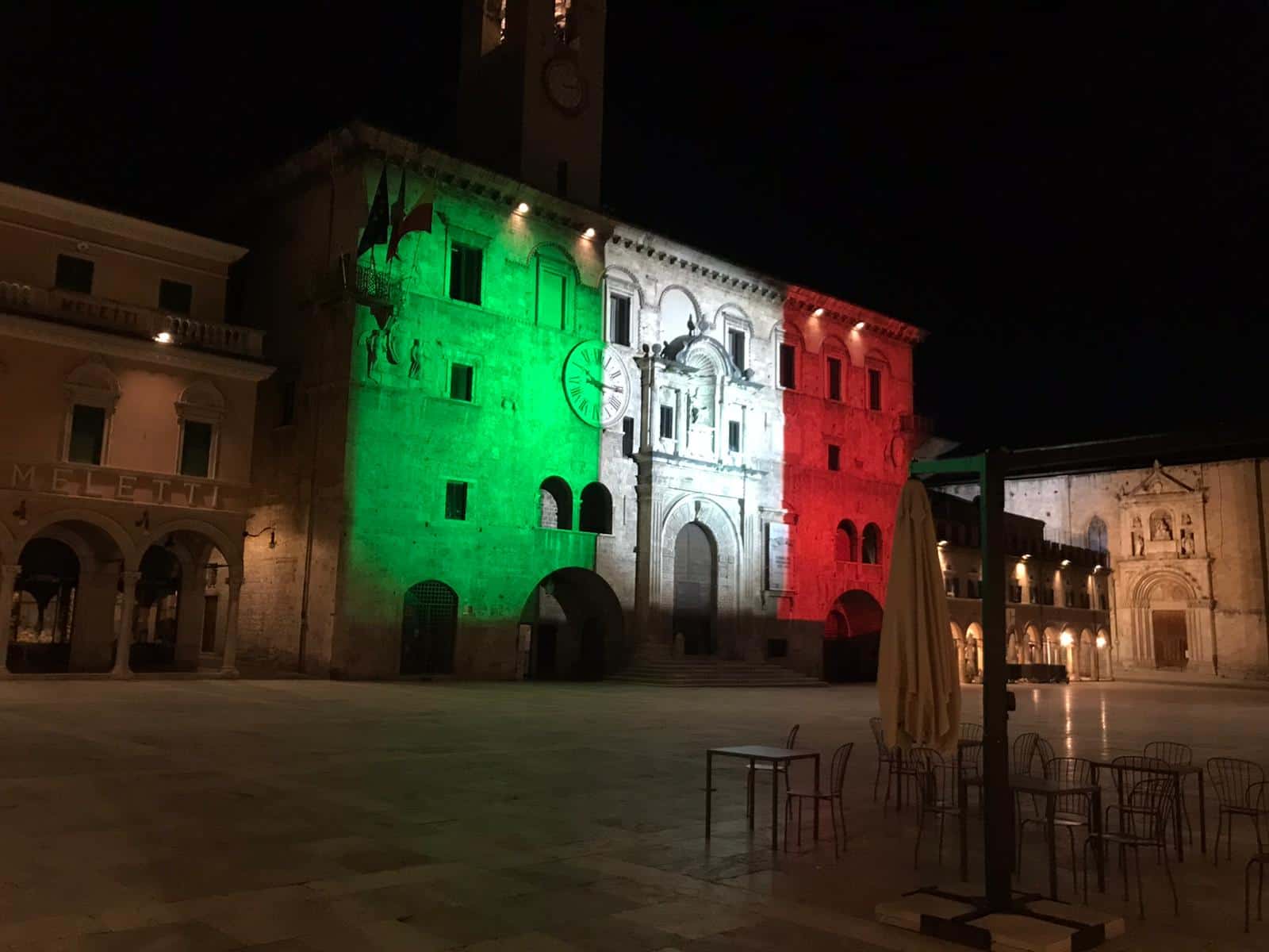 proyección de la bandera de Ascoli
