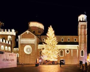 Proiezione Natale mappaing piazza Duomo Trento