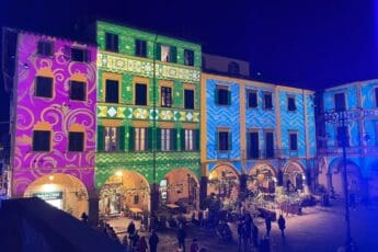 Christmas 2023: the visual magic of architectural projections in Italian cities