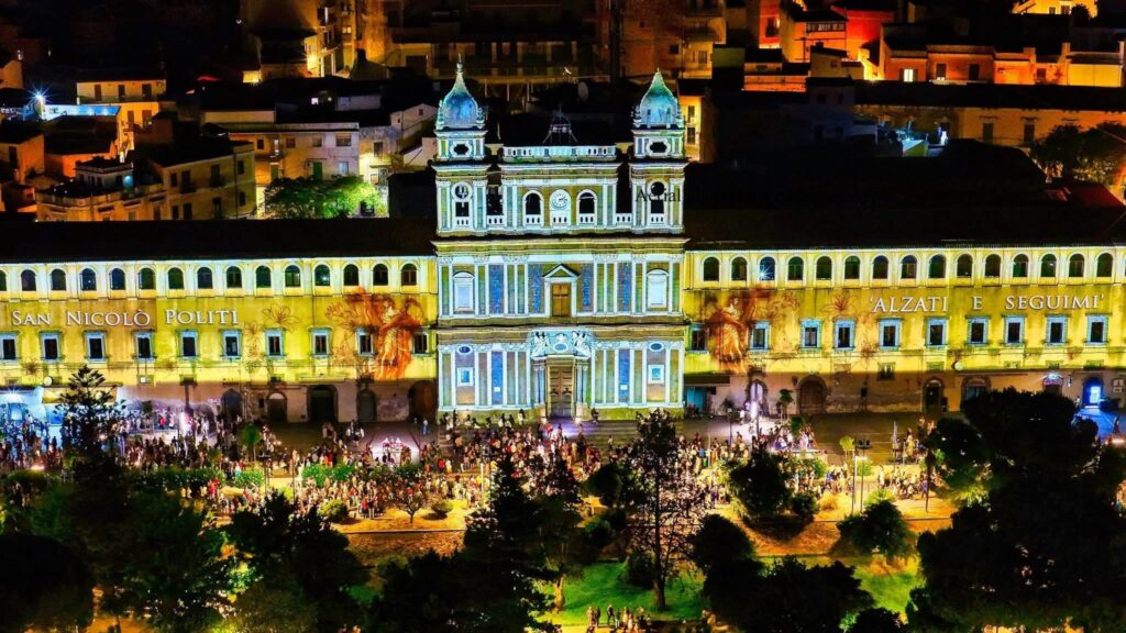 ADRANO HAS TURNED ON ITS LIGHT 2 proiezioni_archietturali