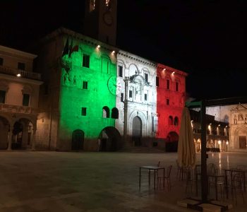 Ascoli: proiezione tricolore su facciata con Golux
